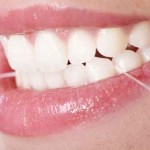 Zahnpflege mit Zahnseide